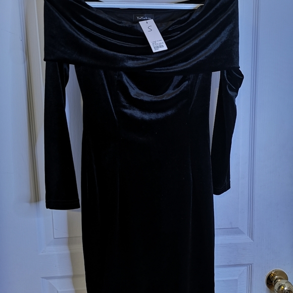 New Yaya and Co off shoulder Velvet dress - Picture 2 of 7